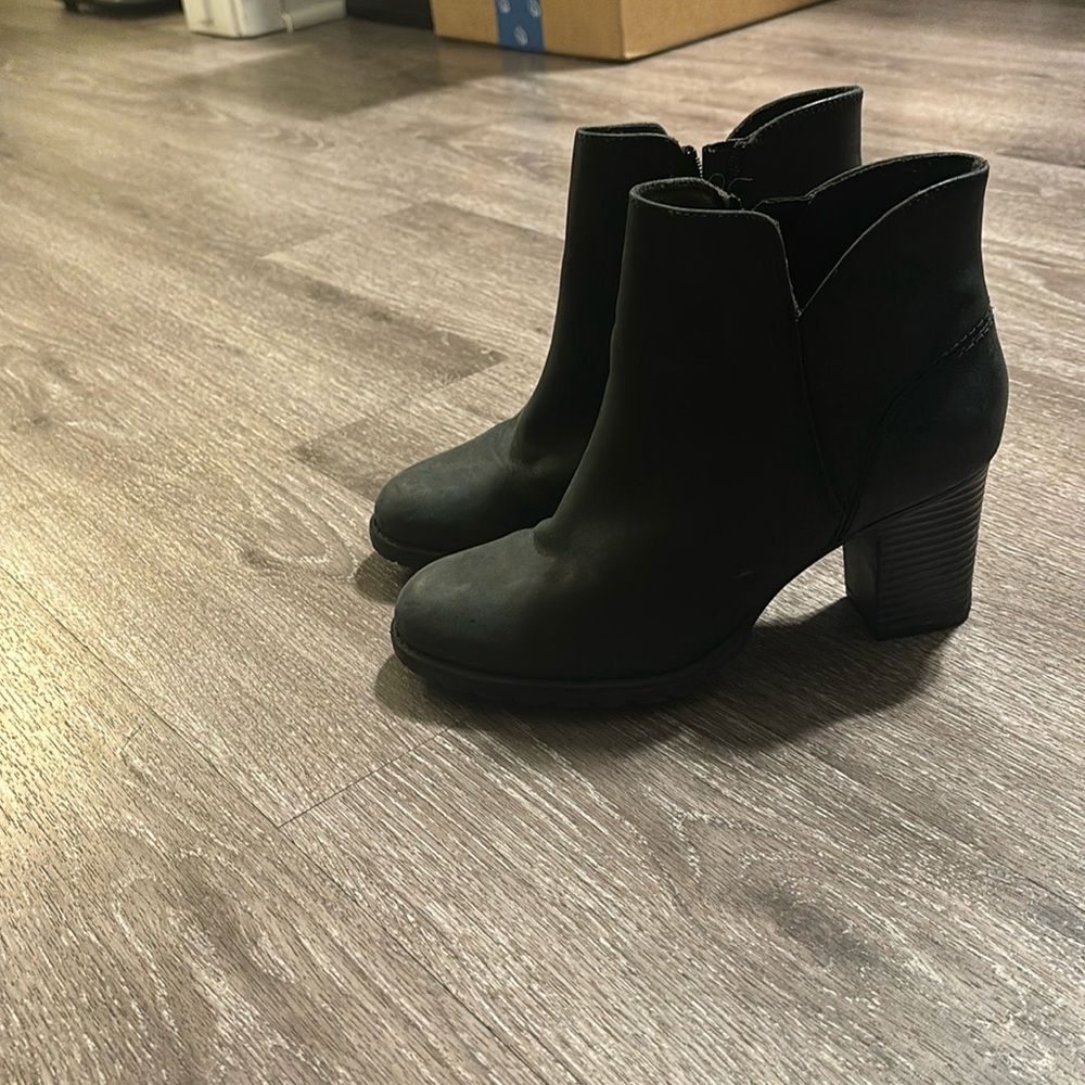 Black Waterproof heeled Clark boots size 6.5